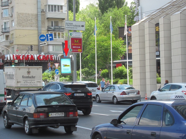 Цифровий сітілайт 1.2x1.8,  Басейна вул, 17 (ТЦ Gulliver), на перетині з вул. Госпітальна, в напрямку Лесі Українки бул.