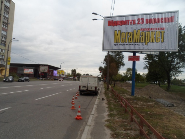Призма 6x3, Днепровськая наб., напротив д. 13 (Березняки) от моста Патона, с/м ТАМ ТАМ, пересечение с ул. Березняковской Призма 6x3, Днепровськая наб., напротив д. 13 (Березняки) от моста Патона, с/м ТАМ ТАМ, пересечение с ул. Березняковской