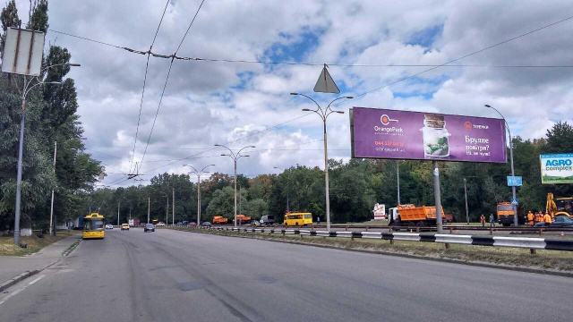 Щит 6x3, ул. Ак.Заболотного ,156 (разделитель) к Одесской площади (правый) Щит 6x3, ул. Ак.Заболотного ,156 (разделитель) к Одесской площади (правый)